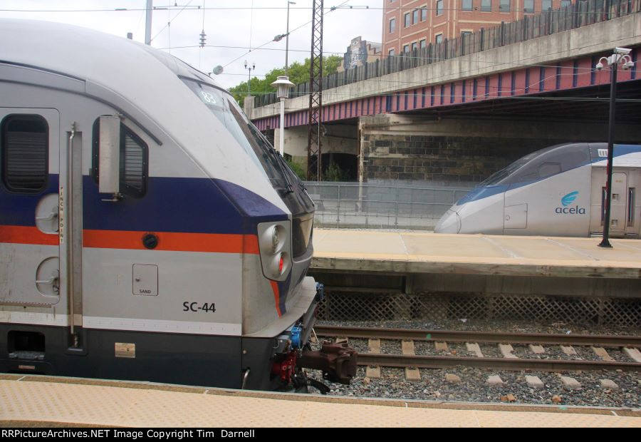 MARC 83 and Acela nose comparison